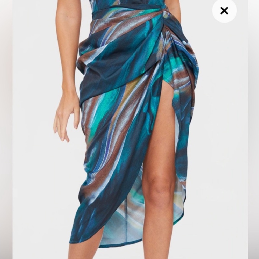 PrettyLittleThing Multicolor Abstract Skirt - Picture 3 of 3